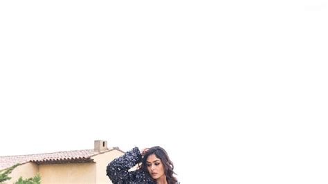 Mrunal Thakur dials up the heat pre-Cannes in an unexpected head-to-toe ...