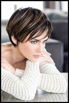 Hairstyles For Hair Everyday by 10 Layered Hairstyles In Fashion Right Now Hairstyles For Hair Everyday