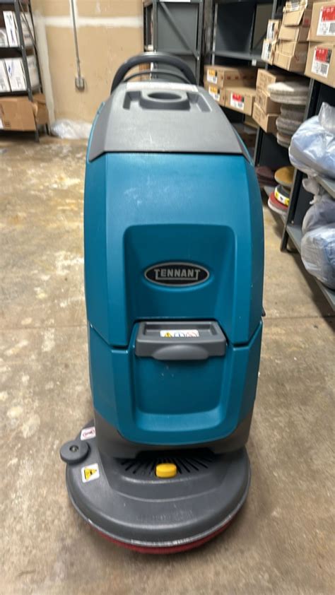 TENNANT T300E ECH2O NANOCLEAN FLOOR SCRUBBER