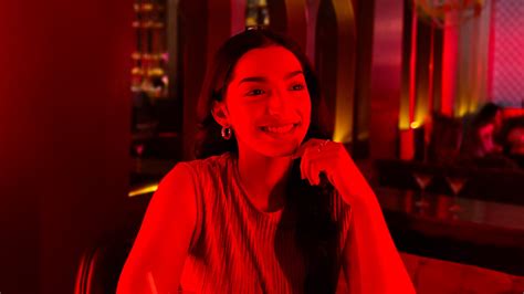 vivo V30e-Aura Light Portrait, Sony IMX 882 Camera | vivo India