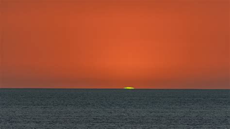 Why is there sometimes a green flash at sunset and sunrise? | Live Science