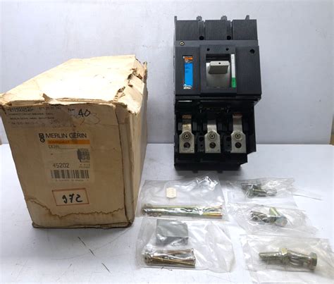Merlin Gerin C630L Circuit Breaker 3P 690V~ 150kA 380/415V~ 150kA 250V ...