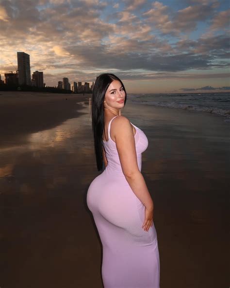 Izzy Davis - Age, Height, Net Worth, Boyfriend, Bio, Facts, Wiki