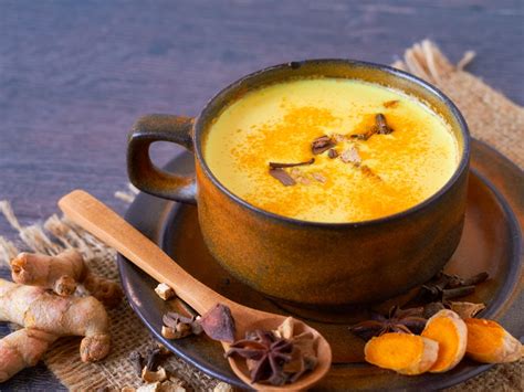Top 15 Benefits of Drinking Turmeric Milk (Haldi Doodh)!