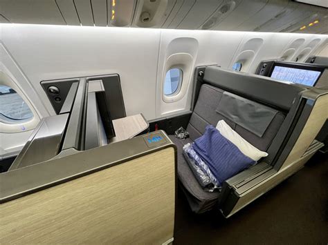 Review: ANA Business Class in "The Room" on the 777