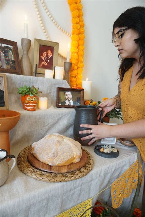 How To Create an Ofrenda For Your Home | Dia de los muertos, Mexican ...