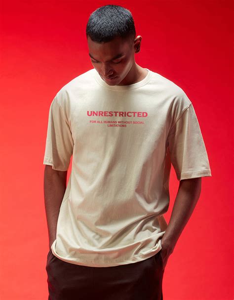 Dreams Swanwhite Oversized Graphic Printed T-shirt – Veirdo