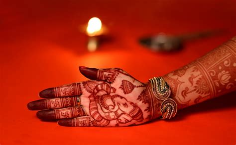 Ruchika Solanki Mehndi Art - Mehndi Artist in Surat