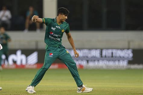 Mohammad Hasnain is all smiles after getting rid of Hardik Pandya for a ...