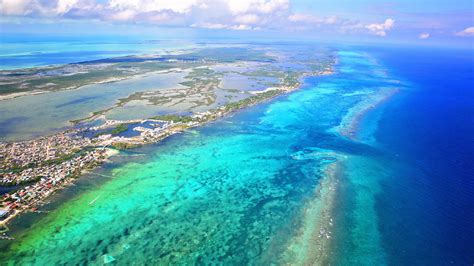 San Pedro vs Caye Caulker - Which island in Belize is best for you?