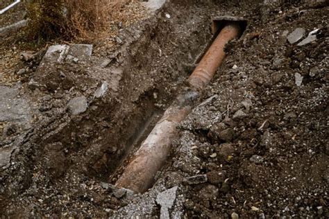 https://www.sewerprodrains.com/wp-content/uploads/2021/03/Main-Causes-of-Damage-to-Cast-Iron-Pipes.jpg