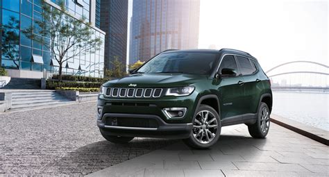 The Jeep Compass 2021: Same looks, more power, and edgier tech