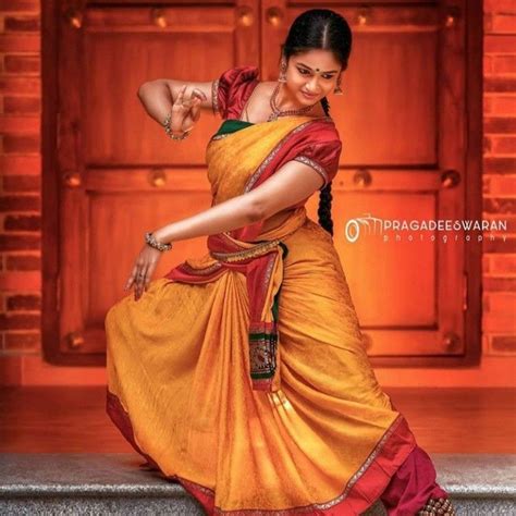 Kalamandalam swetha : Ba graduate in mohiniyattam and bharathanatyam ...