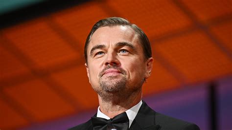 Leonardo DiCaprio remet la Palme d'Or d'honneur à Robert De Niro au ...