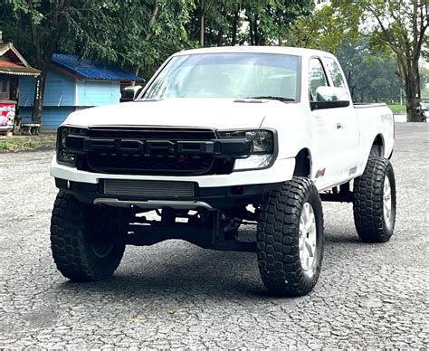 Old Ford Ranger Gets Raptor Looks, But It’s All Bark, No Bite | Carscoops