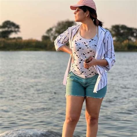 Pushpa फेम Anasuya Bharadwaj को यूजर ने कहा था आंटी, एक्ट्रेस ने Bold ...