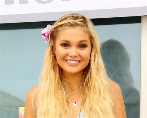 Olivia Holt Height and Weight Stats - PK Baseline- How Celebs Get ...