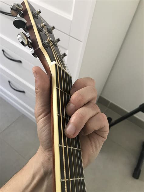 Beginner with small hands here, my thumb tends to place like that for ...