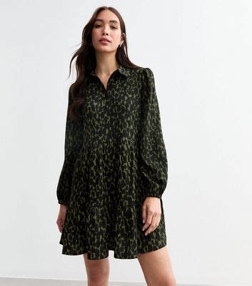 Green Leopard Print Crinkled Mini Smock Dress | New Look