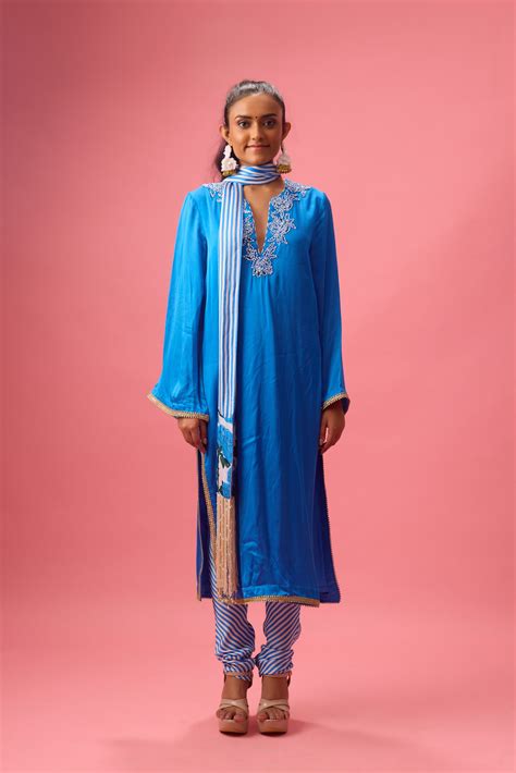 PRINTED HANDWORK KURTA WITH CHURIDAR PAIRED WITH SKINNY SCARF