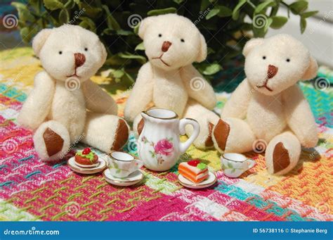 Teddy Bear Tea Party foto de archivo. Imagen de bocado - 56738116