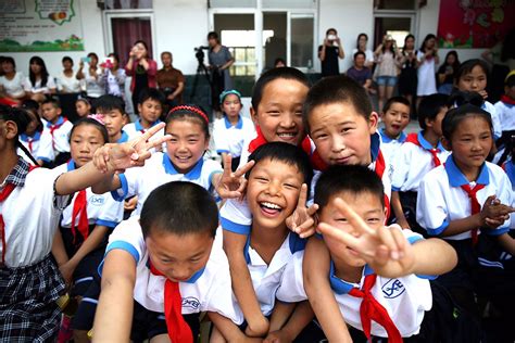 童心同乐，共筑七彩梦——新之航传媒集团走进新之航希望小学共享精彩联欢-新之航传媒科技集团有限公司