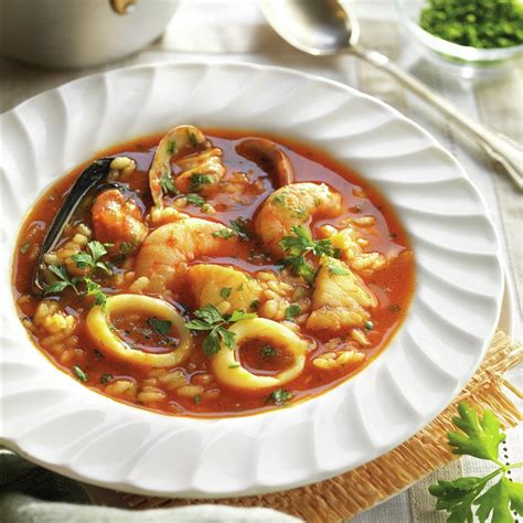 Arroz caldoso tradicional, con rape y almejas