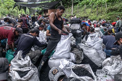 Leftover emeralds: the dream of Colombia's poor miners