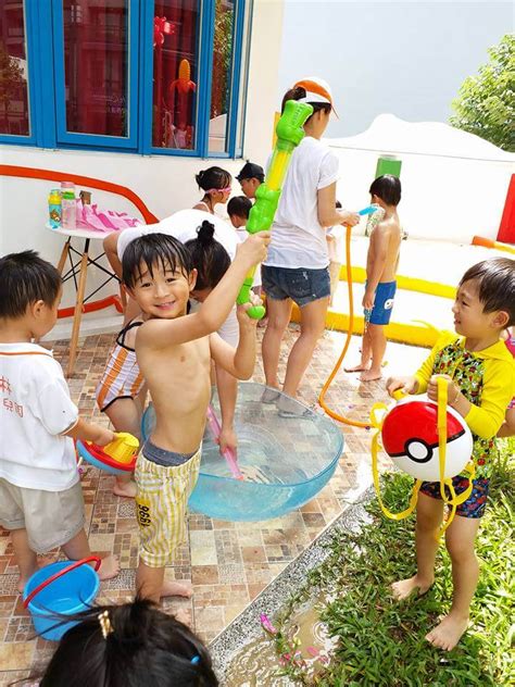 玩水 - 愛林實驗幼兒園