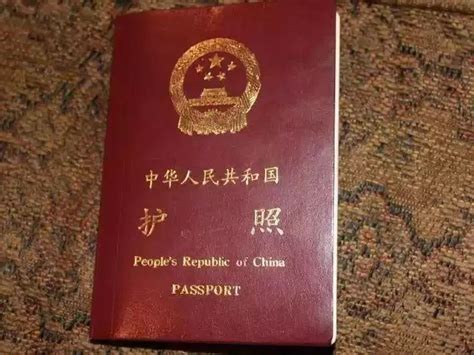 外国人更换护照后，是否需要申请居留许可变更？_单位_人士_复印件