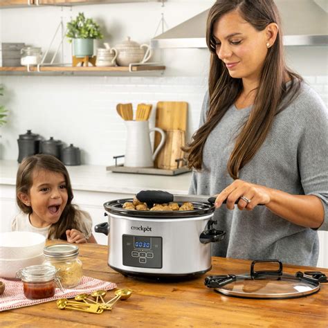 Crock-Pot Digital Programmable Slow Cooker with Locking Lid, Feeds 4 ...