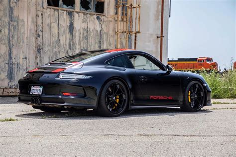 Extremely Rare Porsche 911 R Shows Just Over 7k Miles - autoevolution
