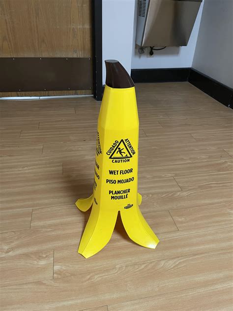 A wet floor sign that is a banana peel : r/bananawetfloorsign