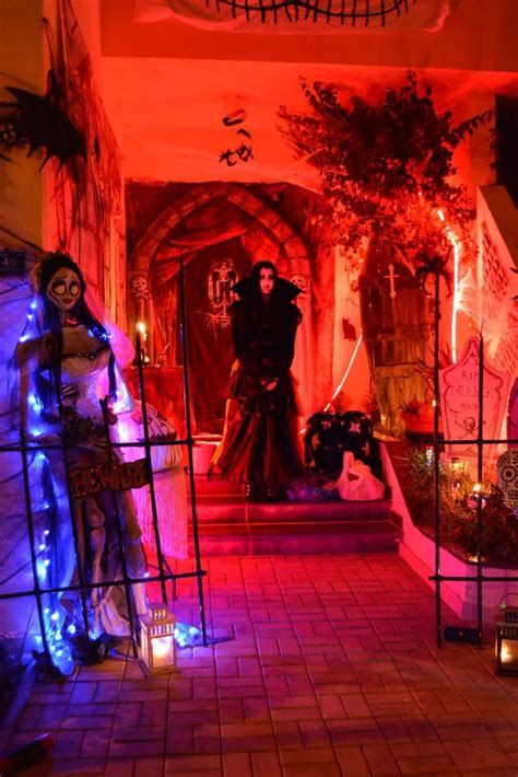 Pin by Nora F on Mi casita | Halloween haunted houses, Spirit halloween ...