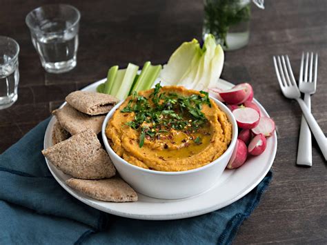 Carrot hummus with pita bread | Recipe | Kitchen Stories