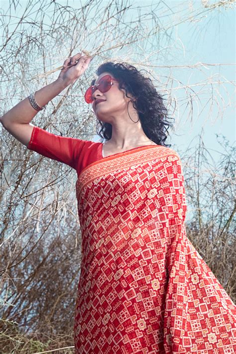 Buy Ruby Red Georgette Saree online-Karagiri