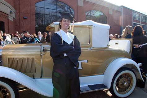 Georgia Tech Graduation 的图像结果