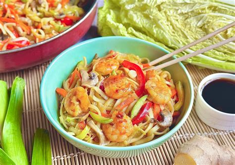Лапша вок с креветками и овощами рецепт с фото пошагово - 1000.menu