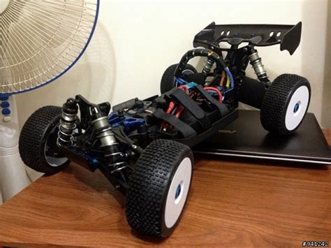 [開箱組裝]遲來的新年禮物!!擁有冠軍血統的Team Associated RC8.2E FT版!! - Mobile01
