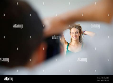 Photographer Back View 的图像结果