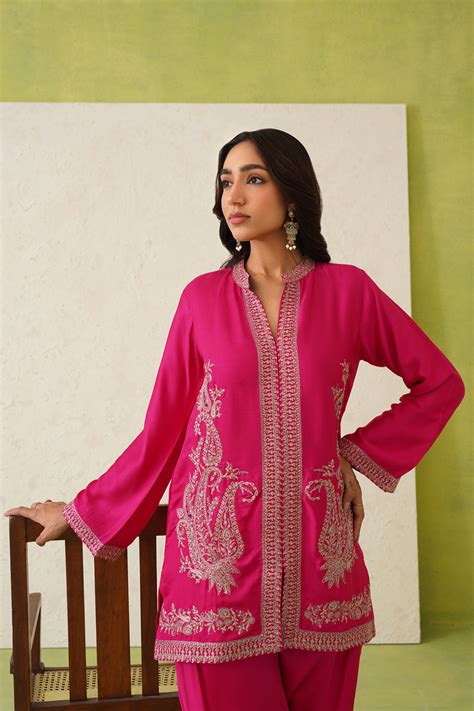 Shop Hot Pink Paisley Embroidered Dhoti Set Online! – INCHING INDIA