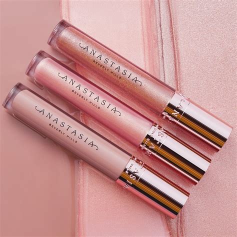 Are lip oils overpowering lip glosses of late? Let’s find that out!