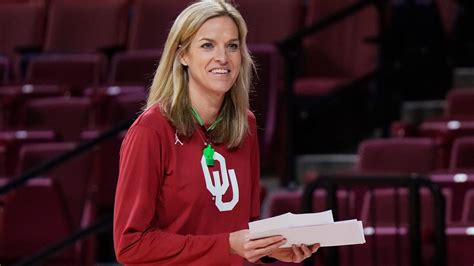 Oklahoma coach discusses alma mater date vs Iowa women's basketball
