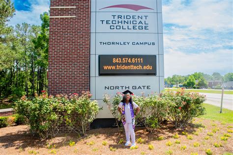 Trident Tech Graduation Photography - http://www.rayweddingservices.com