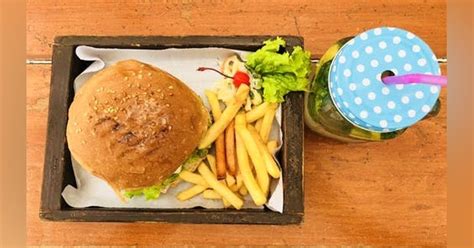 Swing By Cafe Azzure For Delicious Appetisers, Burgers, Mocktails ...