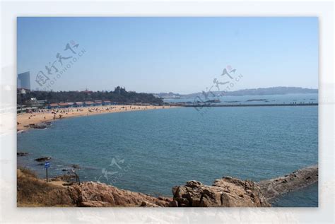 【携程攻略】青岛第二海水浴场景点,第二海水浴场景色很漂亮，沿岸有小山，海岸线很长，海天相接的景色令…