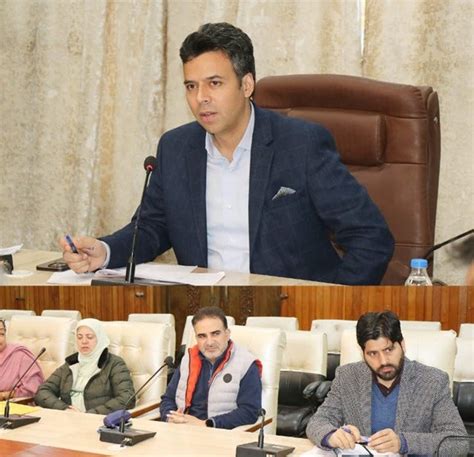 DC Srinagar chairs meeting of Revenue Officers