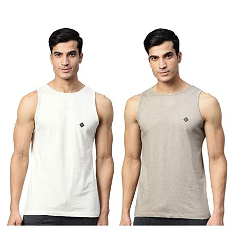 पुरुषांसाठी स्टायलिस्ट बनियानचे 7 सर्वोत्तम पर्याय | Best Summer Vests ...