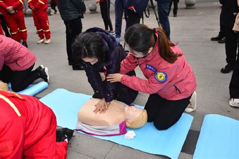 请你来当城市急救志愿者 重庆首支城市公众急救志愿服务队成立 - 重庆日报