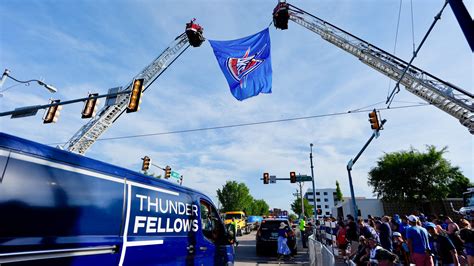 OKC Thunder parade: Watch Thunder flag raised ahead of parade